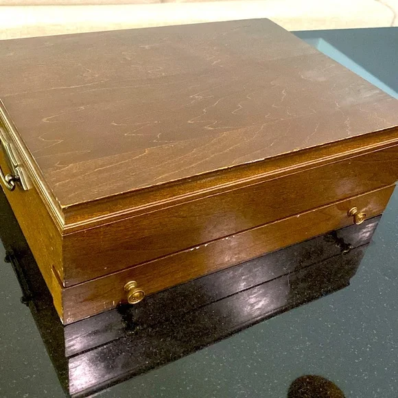 Vintage Oneida Ltd Silversmiths Flatware Set of 45 Pieces with Anti Tarnish Box - Picture 3 of 17